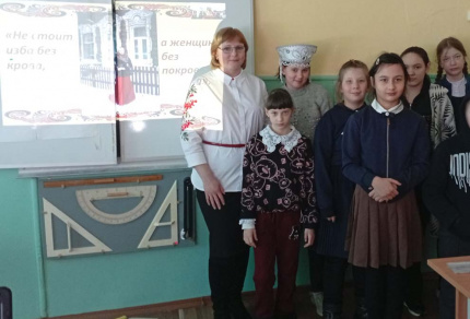 Не стоит изба без крова, а женщина без покрова
