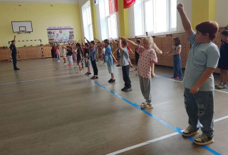 Зарядка со стражами порядка